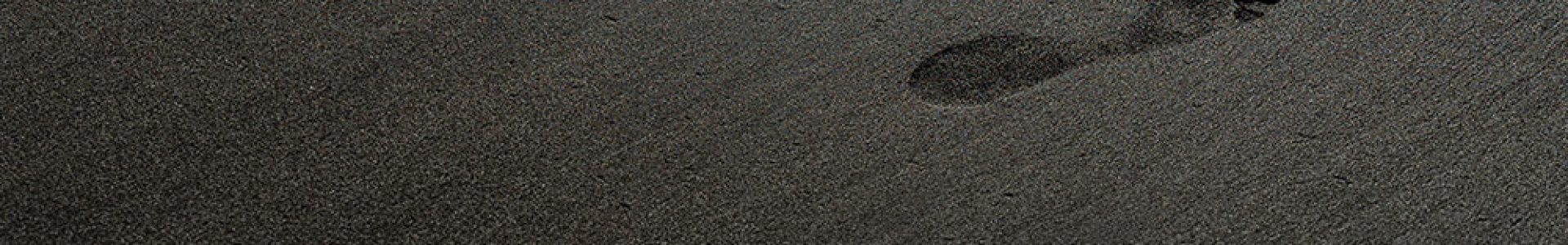 footprint-black-sand-beach-macro-photography-human-trace-silky-black-beach-texture-with-shallow-depth-field-minimalistic-black-background-tenerife-voulcanic-sandy-shore